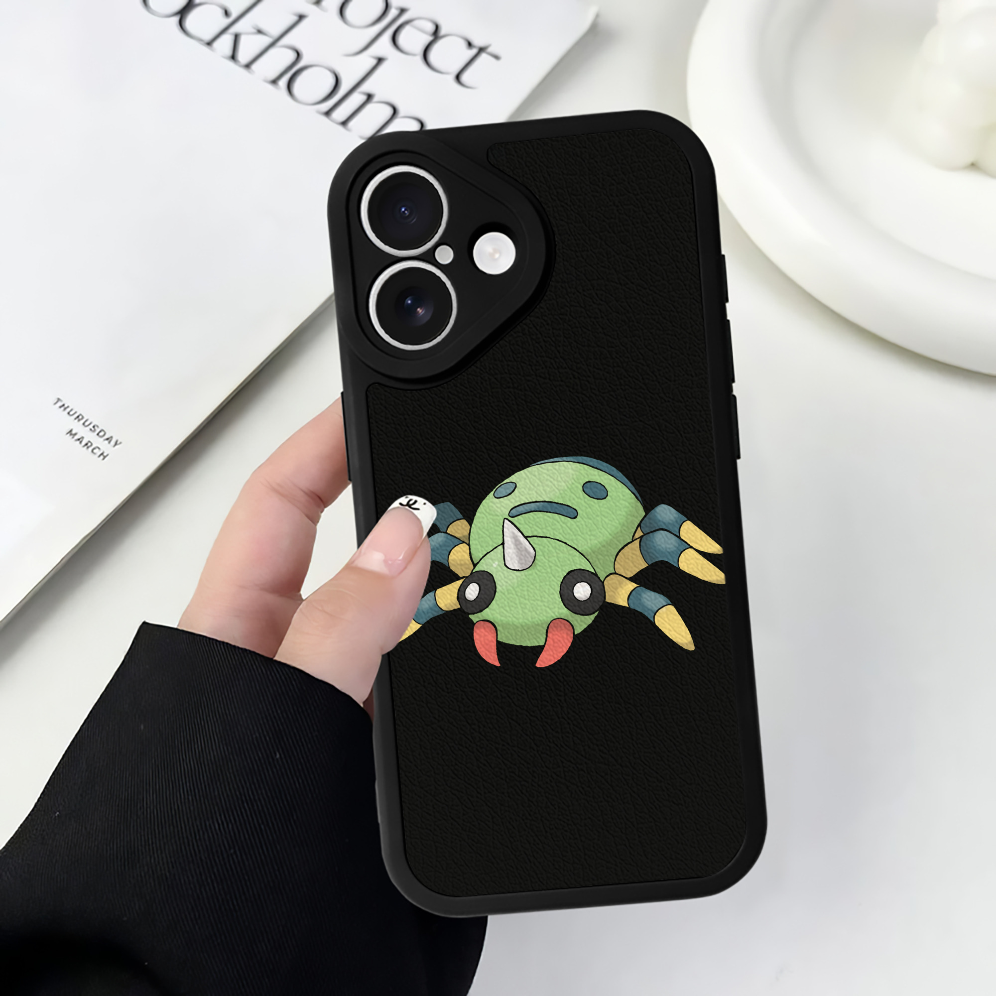 （画像用） ポケットモンスター Pokémon 【iPhone 16シリーズ対応】シリコンスマホケース（レザー調） 材質：シリコン